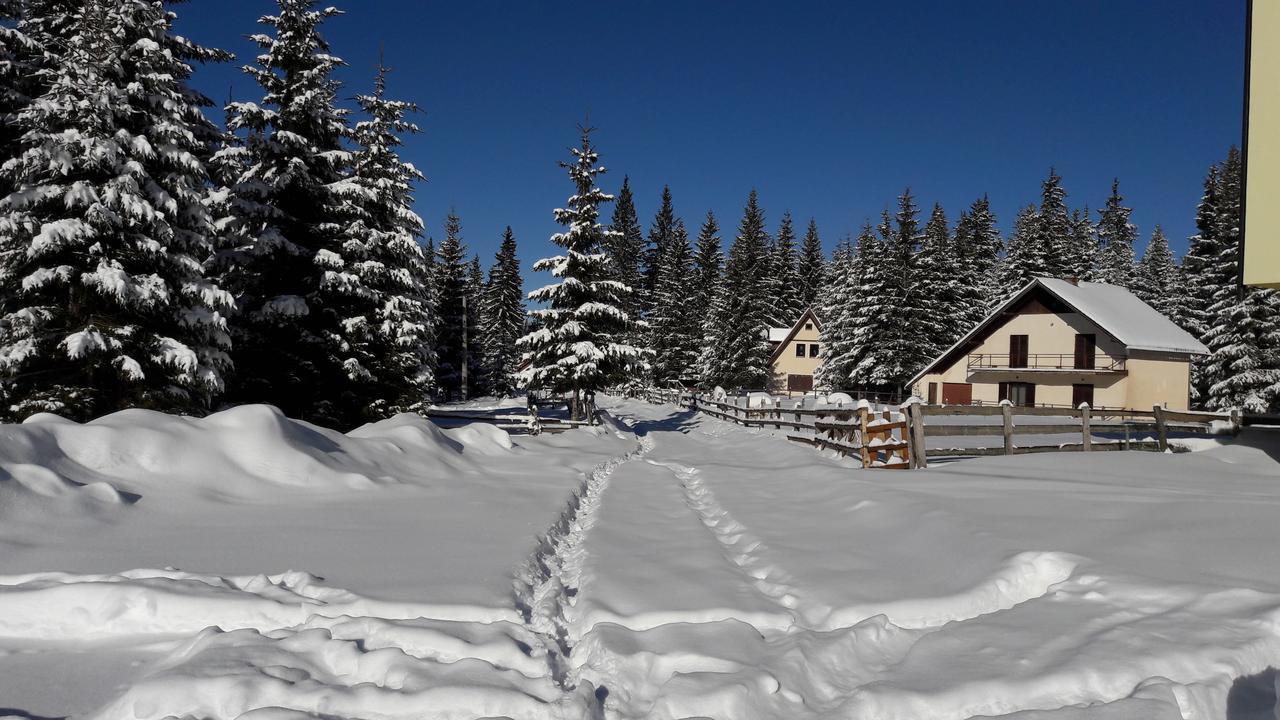 Вілла Snowhite Яхорина Екстер'єр фото